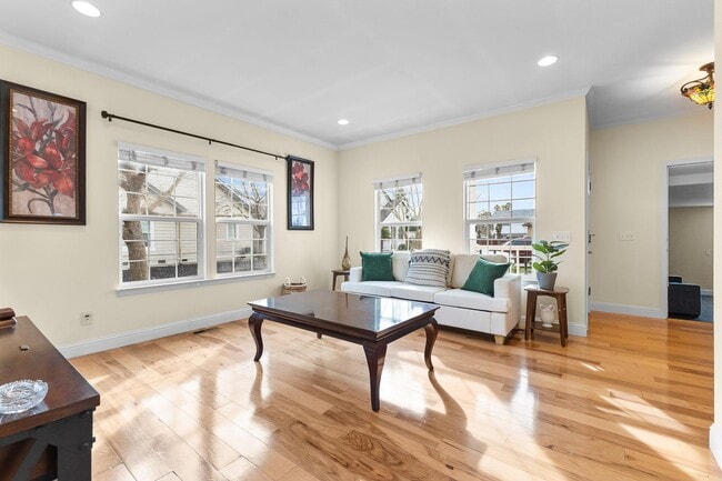 Building Photo - 600 Greeneich Ave