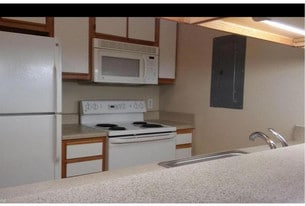 Building Photo - 1420 Collegiate Cir