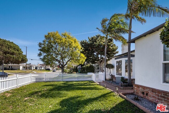 Building Photo - 6446 W 85th St