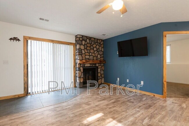 Building Photo - 10881 Pine Dr