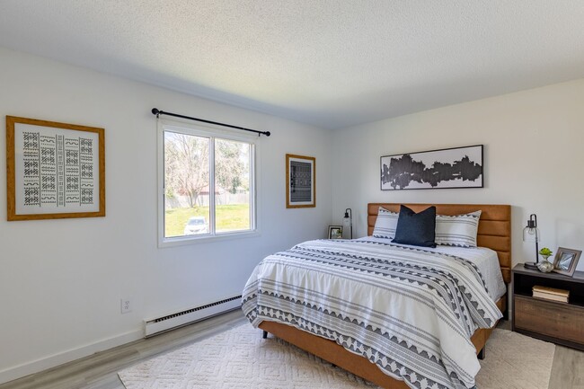 Building Photo - The Oaks | 1-Bedroom Unit