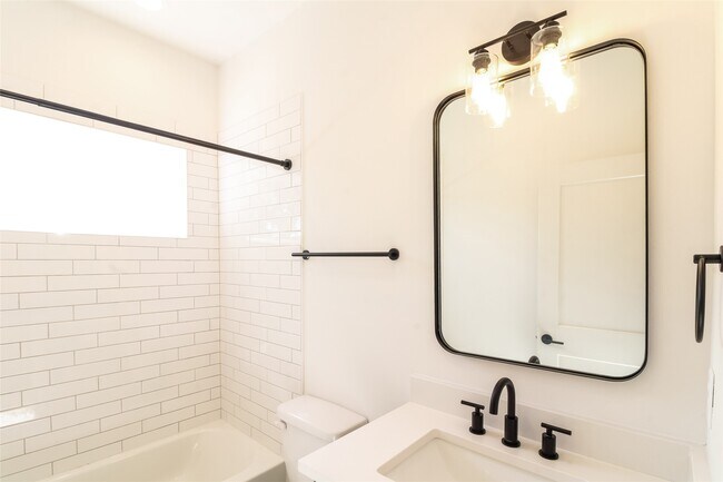 Building Photo - 2514 Terry St