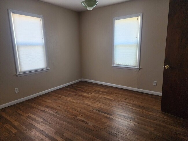 Building Photo - 3 bed, 1 bath home