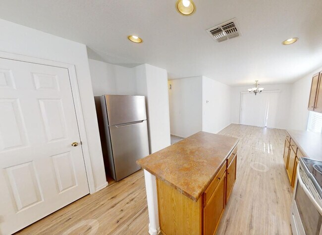 Building Photo - 3643 E Constitution Dr