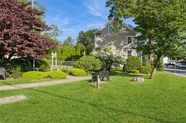 Building Photo - 120 Verplanck Ave