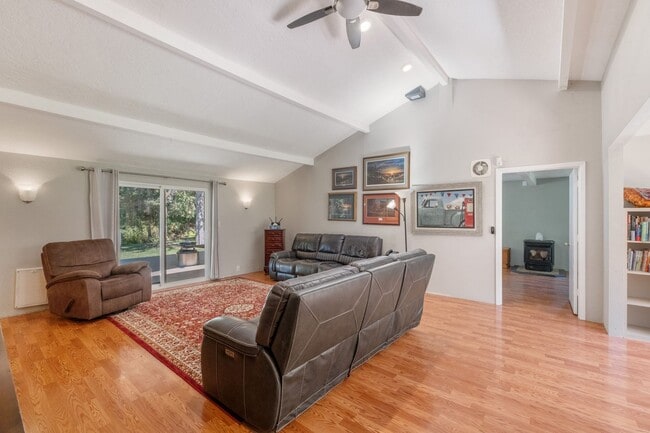 Building Photo - Rare Home on Creek Front Property!