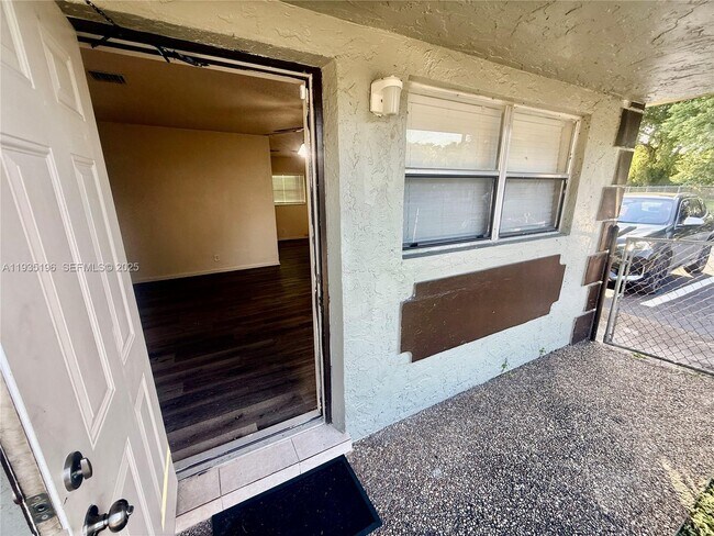 Building Photo - 1132 NW 30th Ave