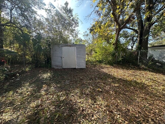 Building Photo - Cozy 3 Bedroom Home in Mid-Westside Jacksonville - Available Now!
