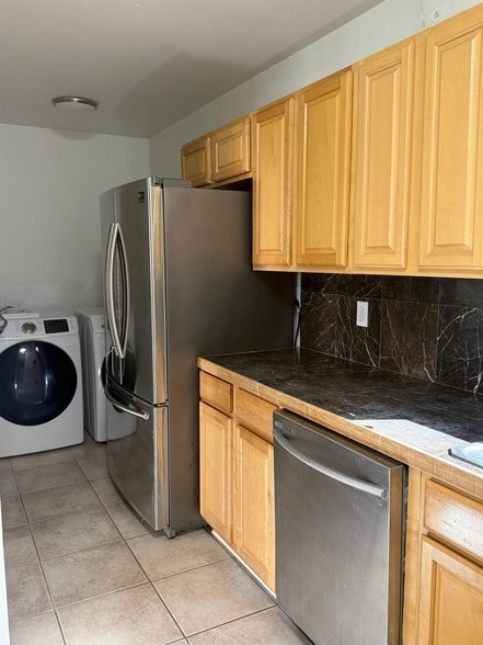 Building Photo - 2753 Kennedy Dr