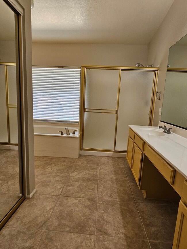 Building Photo - 5 Bedroom with Pool in Warner Ranch