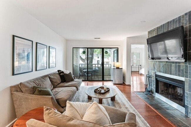 Building Photo - 2719 Selwyn Ave