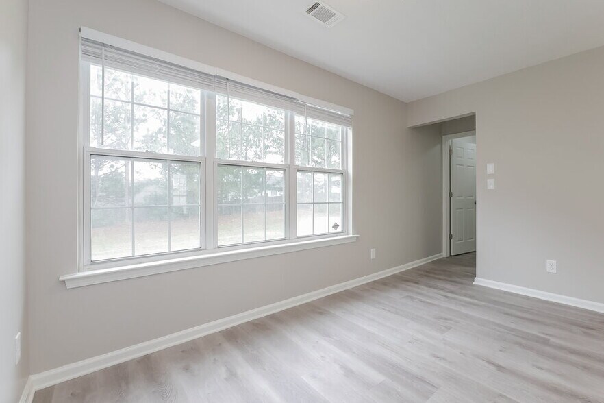 Building Photo - 1423 Buckingham Ct