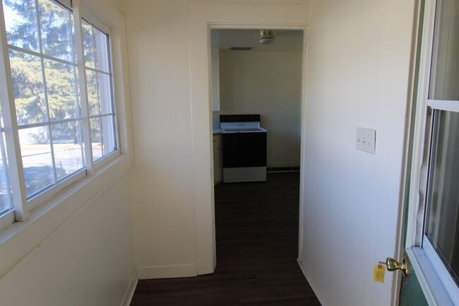 Primary Photo - 1540 Crescent Ave