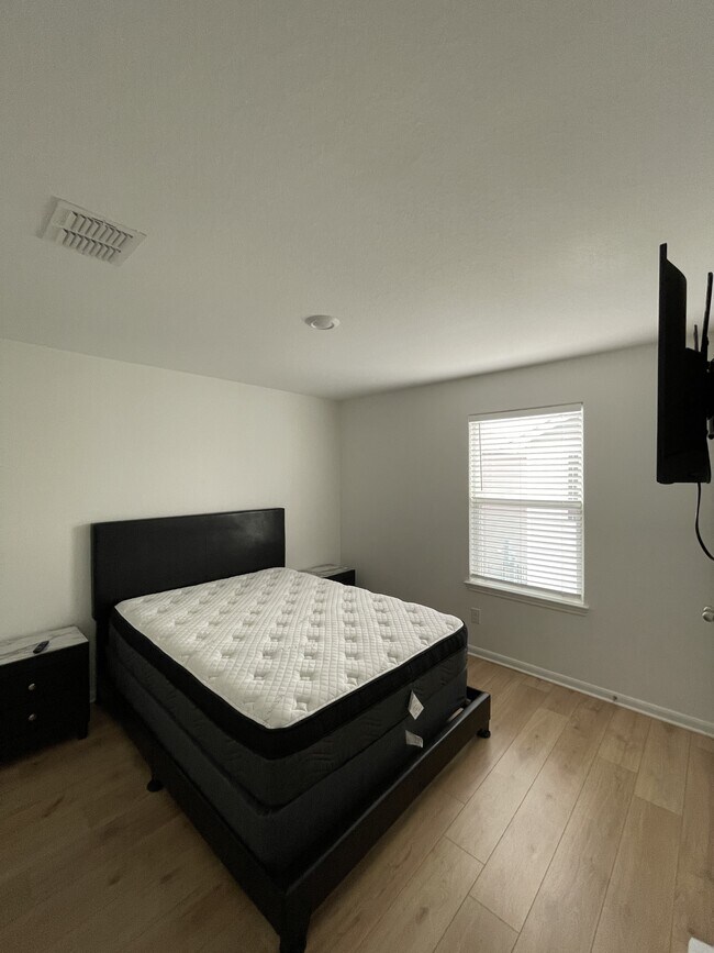 Building Photo - 10829 Emerick St