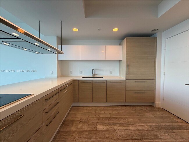 Building Photo - 17111 Biscayne Blvd