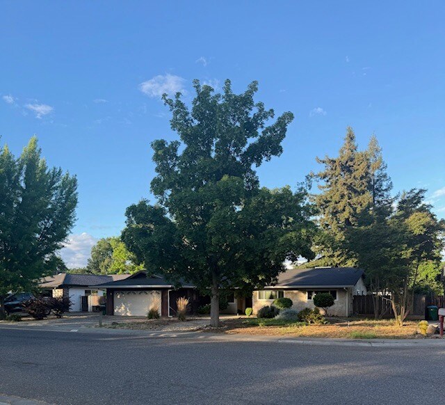 Building Photo - 812 Greenwich Dr