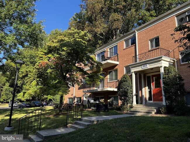 Building Photo - 10650 Weymouth St