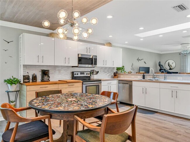 Building Photo - 15509 Alsace Cir