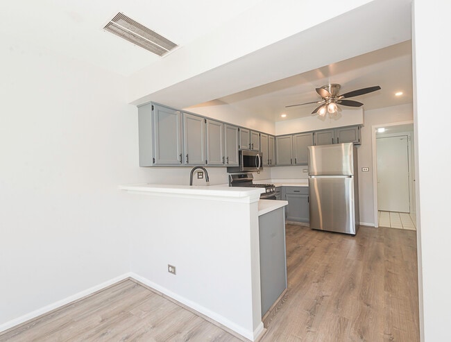 Building Photo - 1409 Club Dr