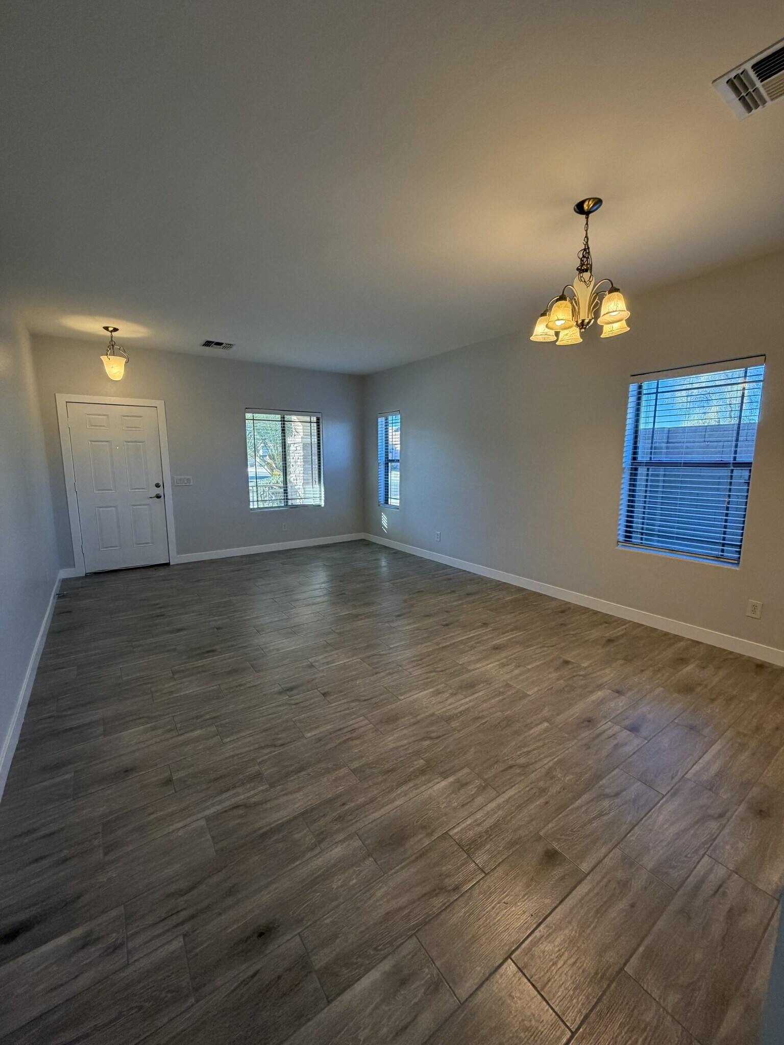 Family Room - 15642 W Devonshire Ave