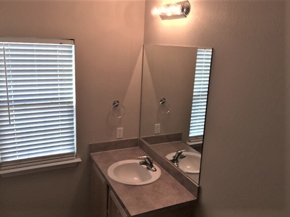 Building Photo - 26 Hartland Ct