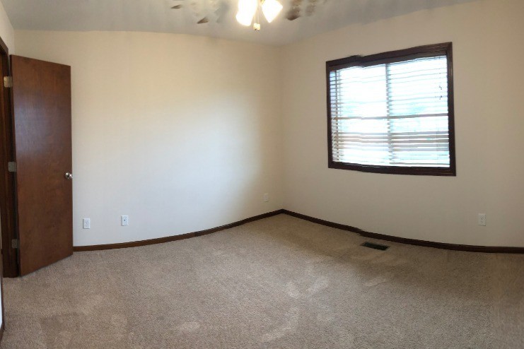 Master bedroom with walk-in closet - 1884 Wrigley St