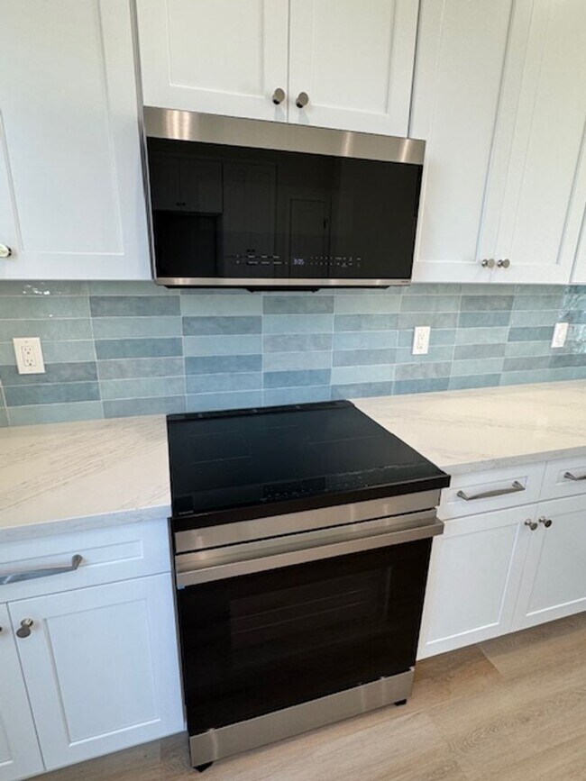 Building Photo - 6170 Briercrest Ave