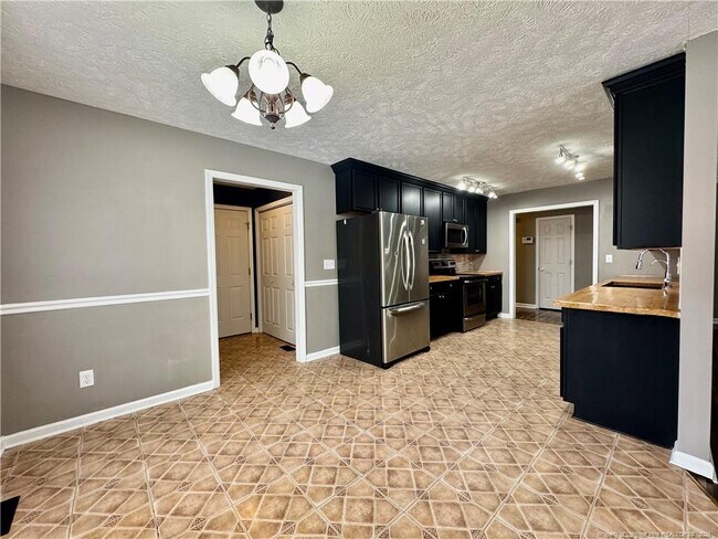 Building Photo - 271 Stone Cross Dr