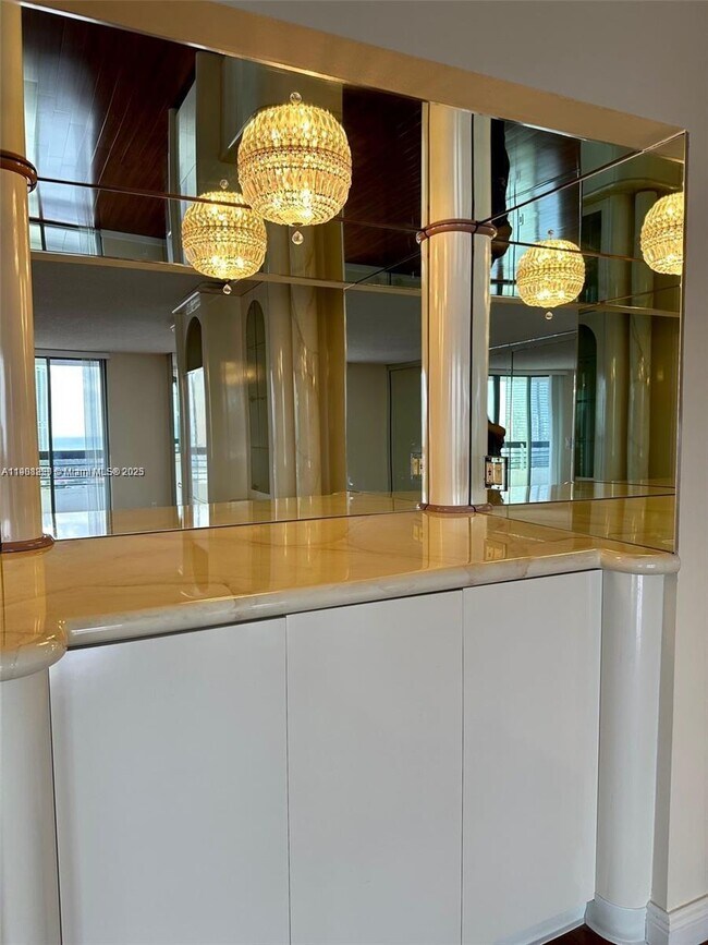 Building Photo - 19101 NE 36th Pl