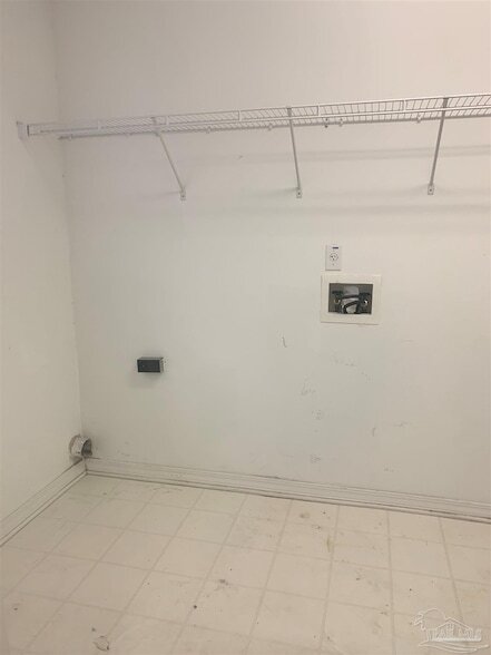 Building Photo - 5294 Overbrook Dr
