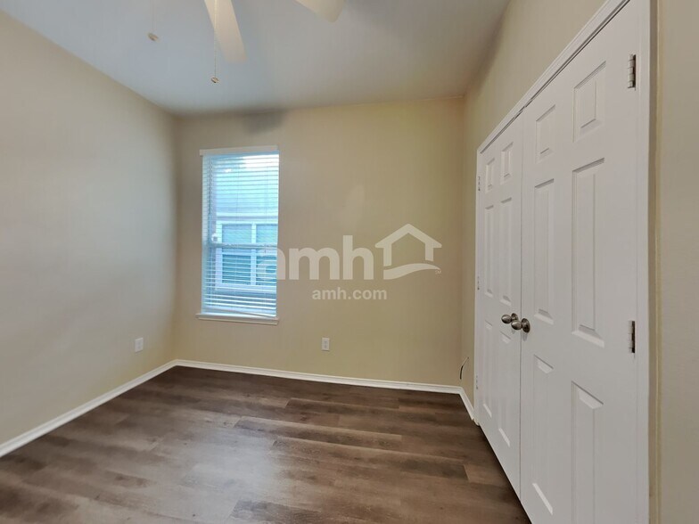 Building Photo - 629 Nemitz St