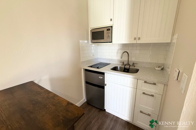 Building Photo - 3 Bedroom, 2 Bathroom (Main House + ADU) -...