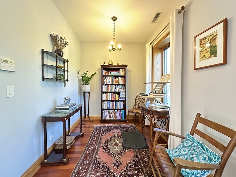 Building Photo - 1437 W Olive Ave