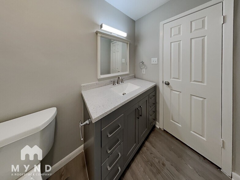 Building Photo - 10631 Plum Lake Dr