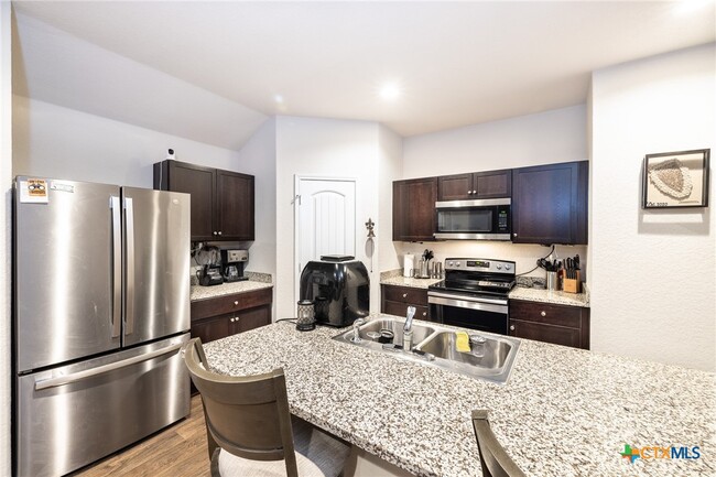 Building Photo - 860 Margay Lp
