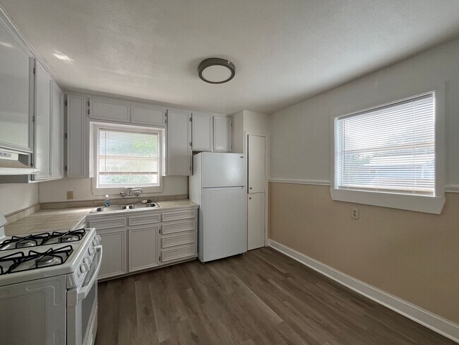 Building Photo - Ready for move in