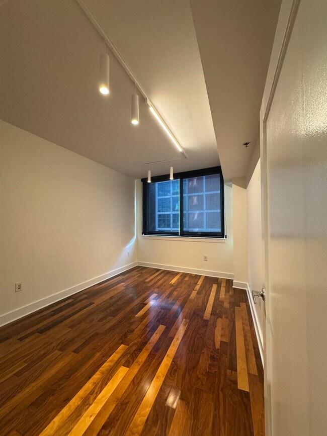 Building Photo - 800 Jackson St