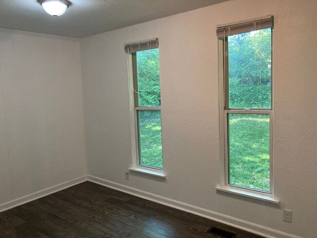 Building Photo - Tusculum Duplex