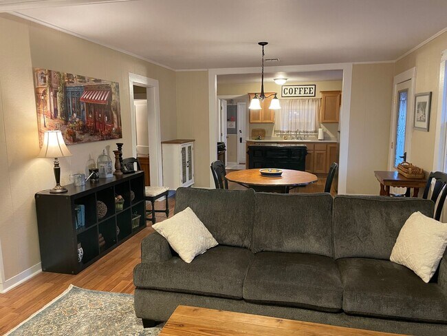 Building Photo - Hillside Cottage! Charming home with a view, 3-bd, 1-ba, fireplace, garage $300 Utility Fee