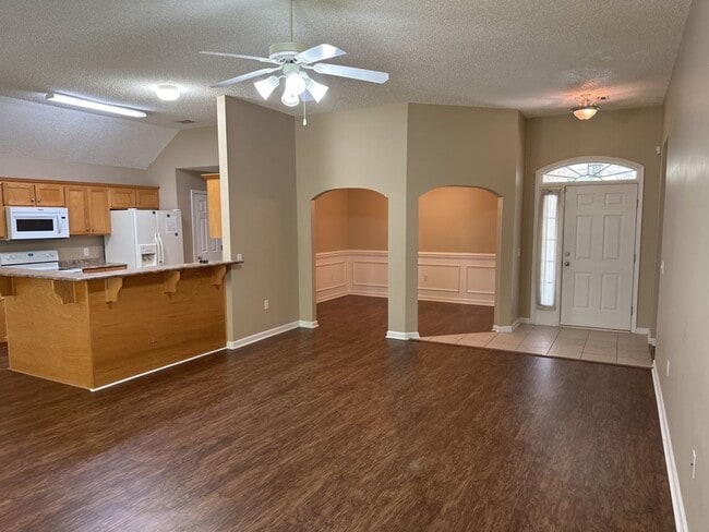 Building Photo - 567 Laurel Hill Cir
