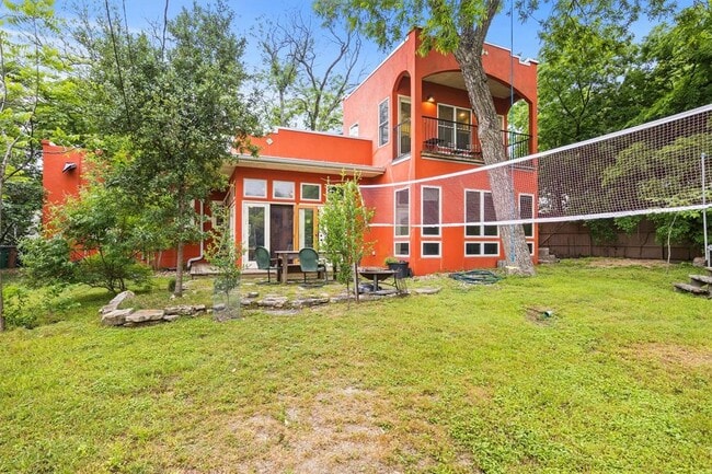 Building Photo - 508 E 38th 1/2 St