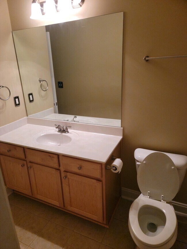 Building Photo - 128 Mosswood Dr