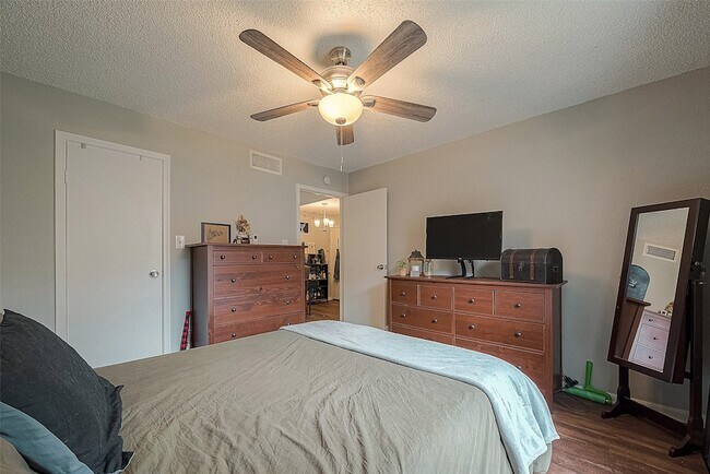 Building Photo - 2120 El Paseo St