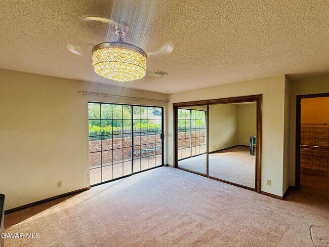 Building Photo - 527 Westlake Dr