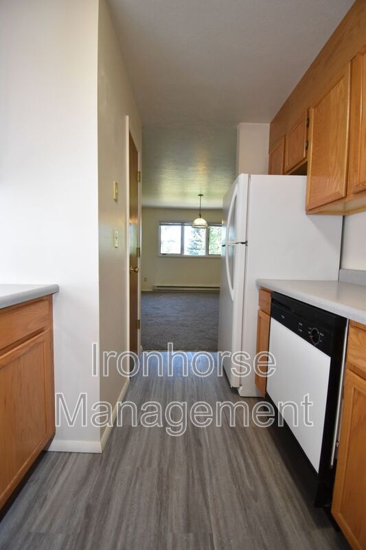 Building Photo - 813 W Villard St