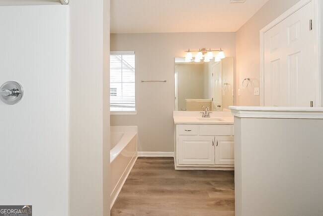 Building Photo - 545 Wyntuck Dr