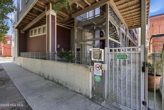 Building Photo - 801 N 4th St