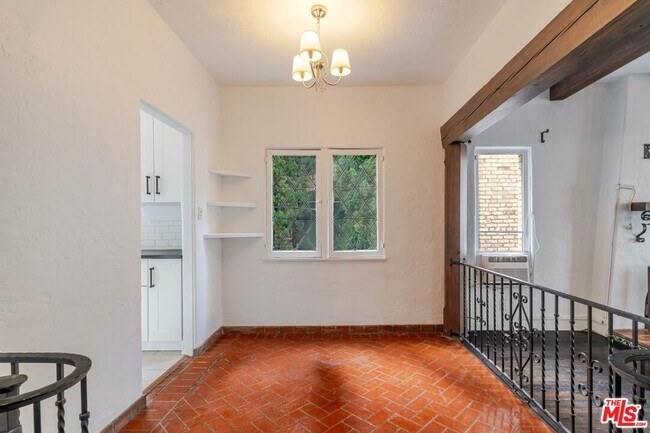 Building Photo - 1132 N Vista St