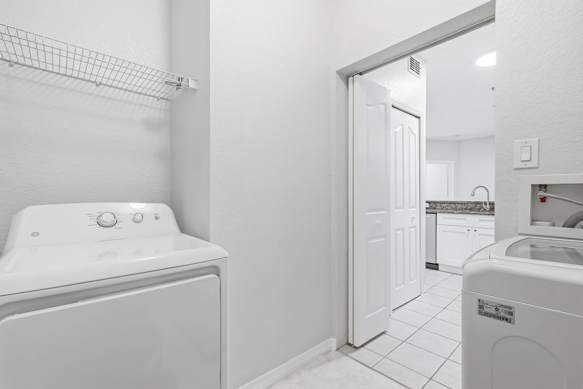 Building Photo - 5511 Legacy Crescent Pl