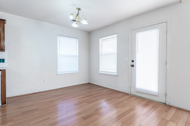 Building Photo - 5700 SE 87th St